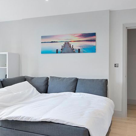 Spacious, 3 Bedroom, 2 Bathroom, Surbiton מראה חיצוני תמונה