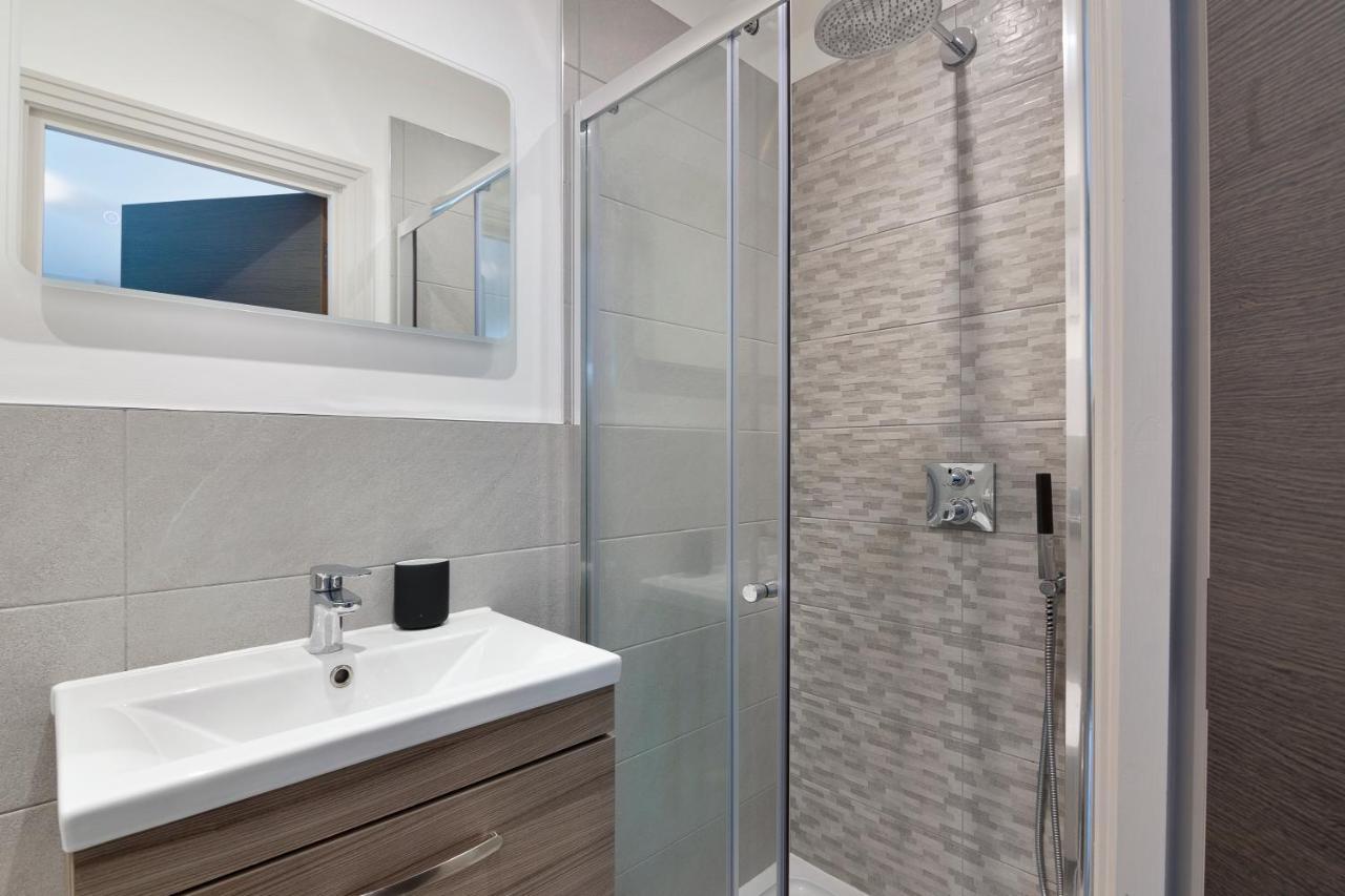 Spacious, 3 Bedroom, 2 Bathroom, Surbiton מראה חיצוני תמונה