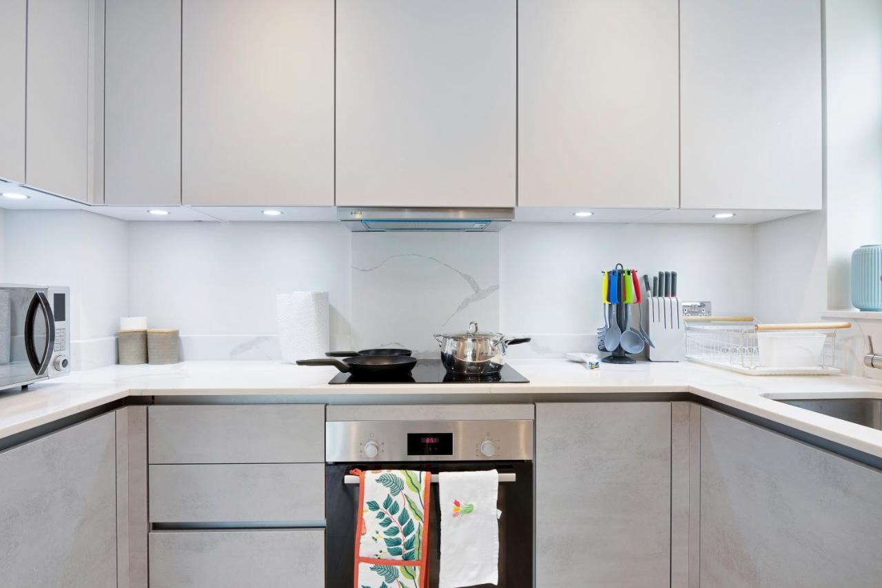 Spacious, 3 Bedroom, 2 Bathroom, Surbiton מראה חיצוני תמונה