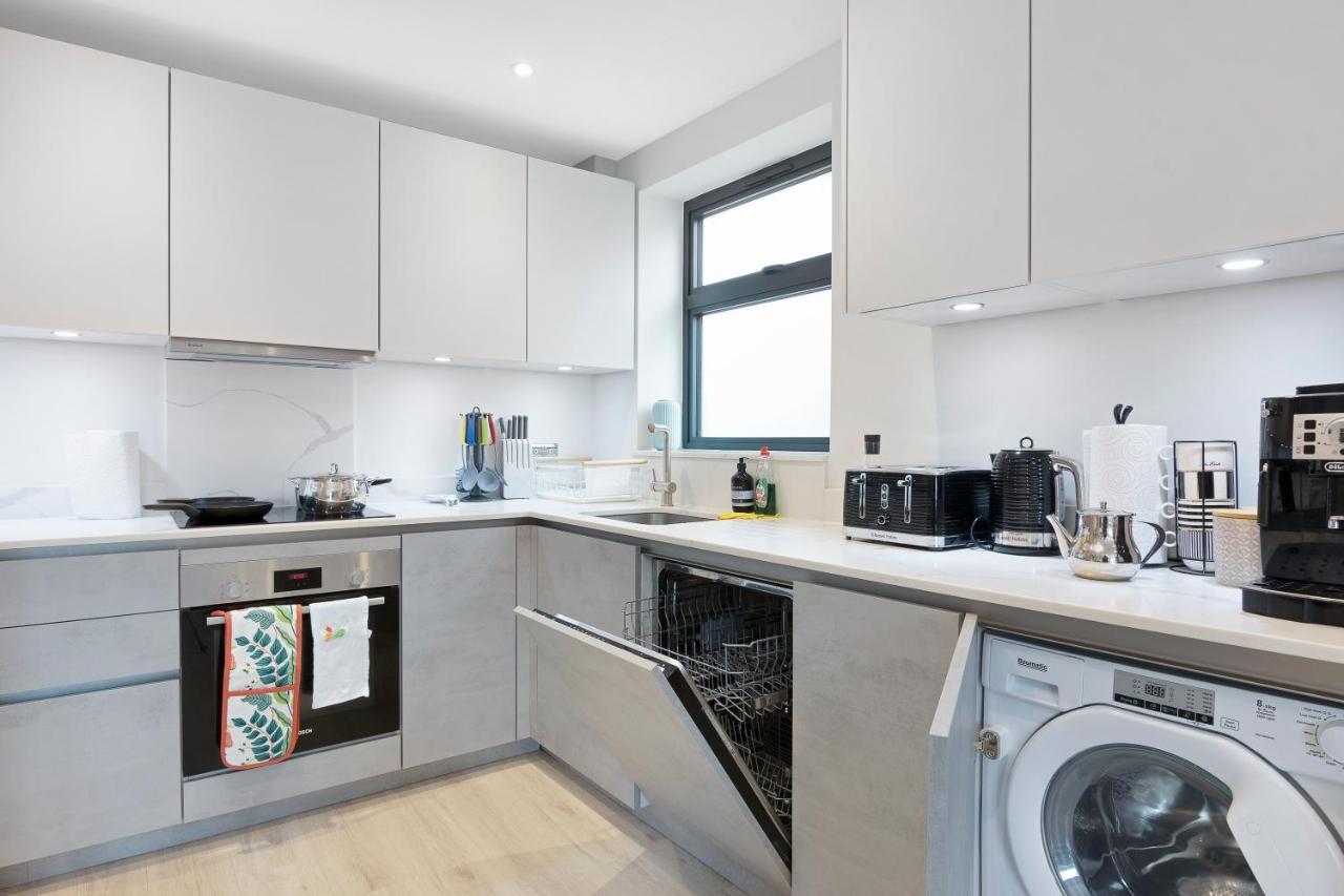 Spacious, 3 Bedroom, 2 Bathroom, Surbiton מראה חיצוני תמונה