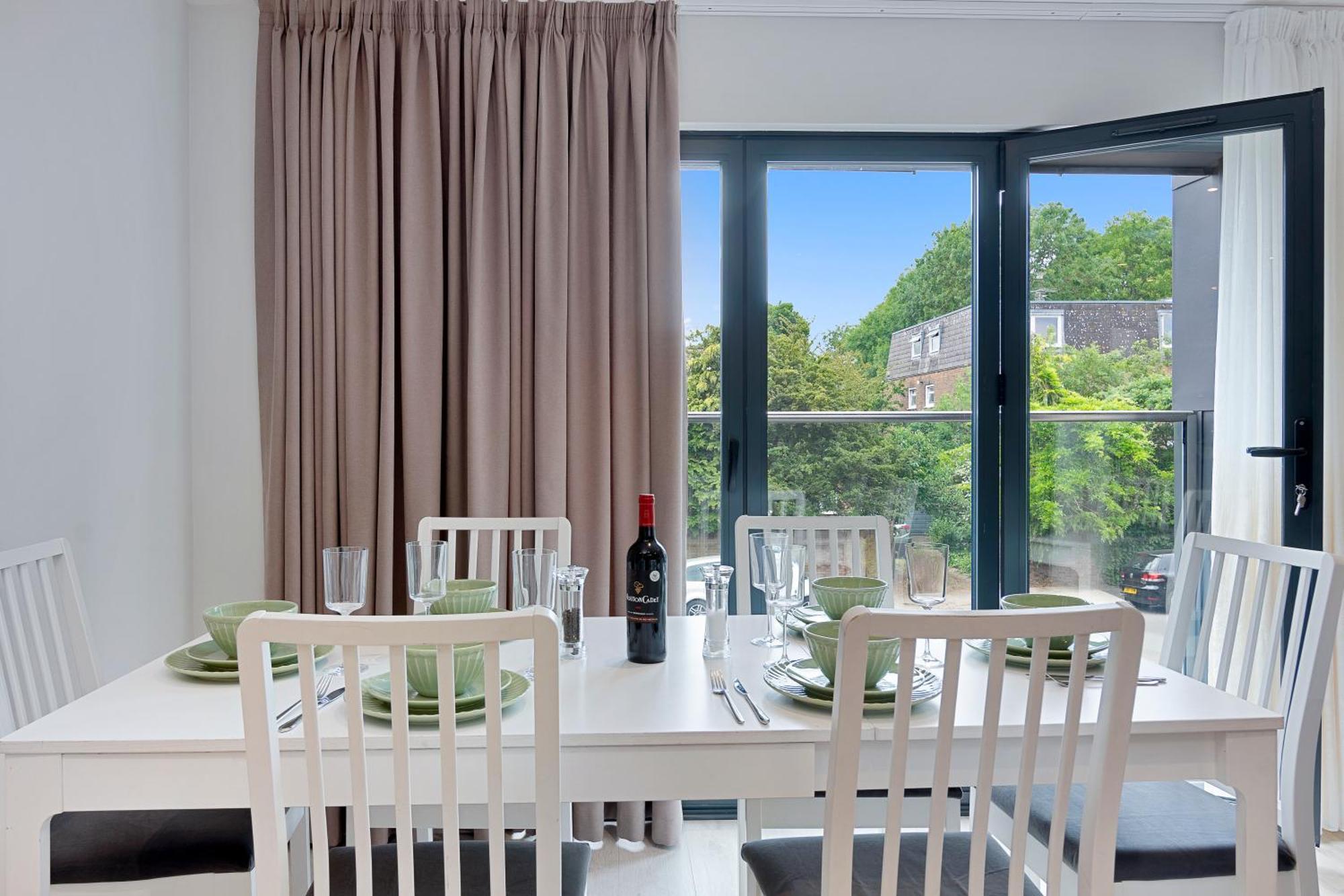 Spacious, 3 Bedroom, 2 Bathroom, Surbiton מראה חיצוני תמונה